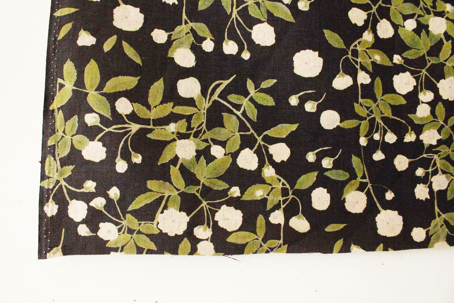 LINNET　リネンプリント　モッコウバラ<br />黒